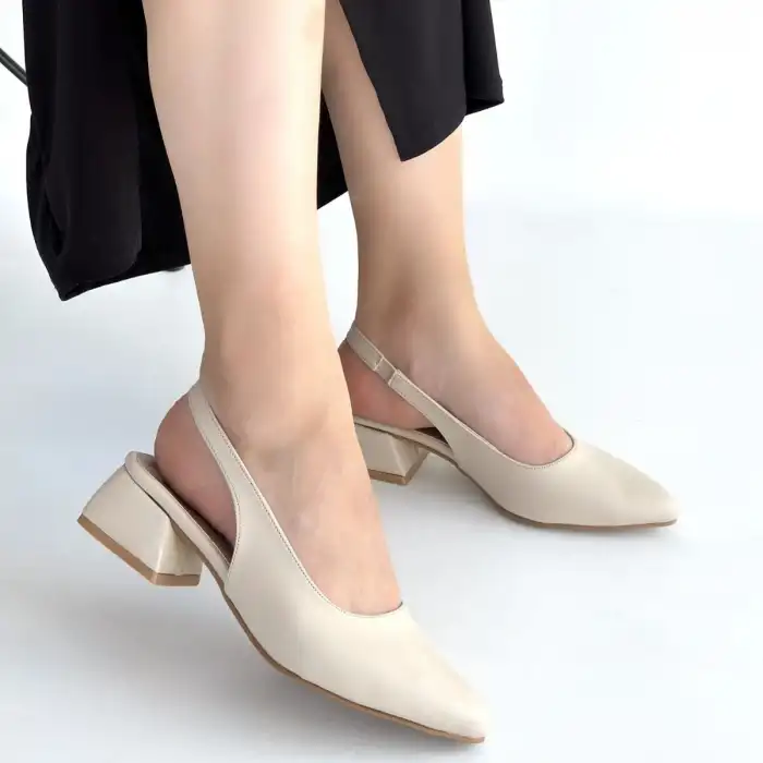 EVİA BEJ CİLT TOPUKLU AYAKKABI