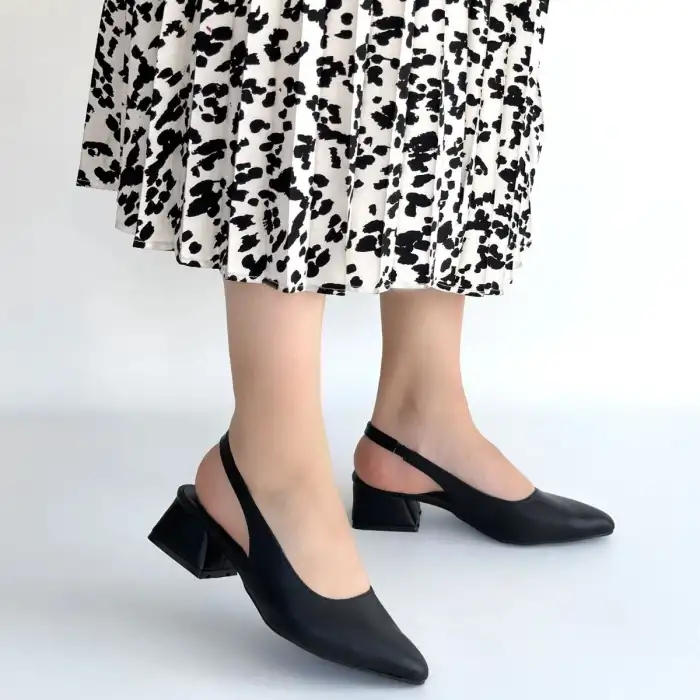 EVİA SİYAH CİLT TOPUKLU AYAKKABI