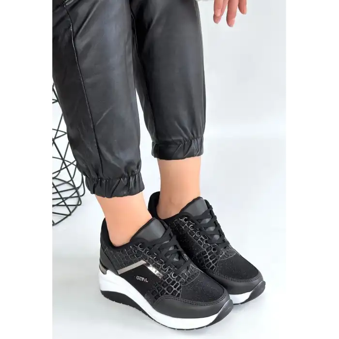 GEJA SİYAH CİLT BAĞCIKLI BEYAZ TABANLI SPOR AYAKKABI