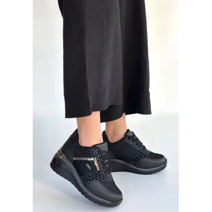 GEJA SİYAH CİLT BAĞCIKLI SPOR AYAKKABI