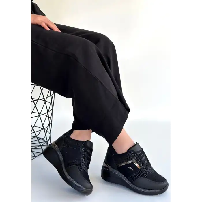 GEJA SİYAH CİLT BAĞCIKLI SPOR AYAKKABI