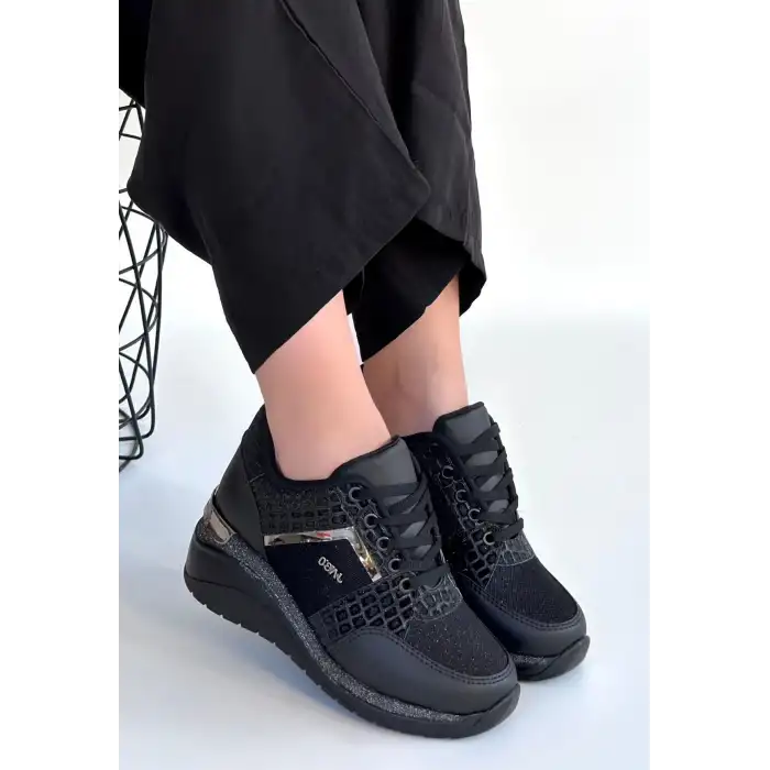 GEJA SİYAH CİLT BAĞCIKLI SPOR AYAKKABI