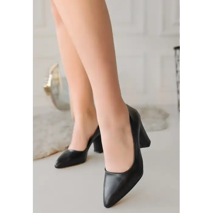 GİORT SİYAH CİLT TOPUKLU AYAKKABI