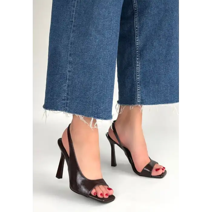 JANTA KAHVERENGİ CİLT TOPUKLU AYAKKABI