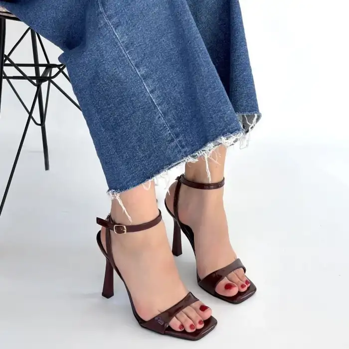 JOWİN BORDO RUGAN TOPUKLU BİLEKTEN KEMERLİ AYAKKABI