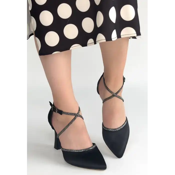 KANJİ SİYAH SATEN TOPUKLU AYAKKABI