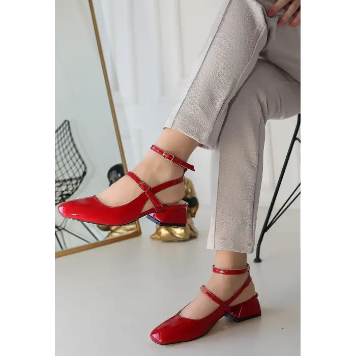 KARMİ KIRMIZI RUGAN TOPUKLU KEMERLİ AYAKKABI