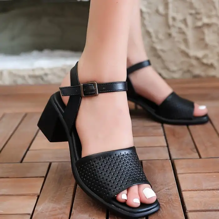 LAERA SİYAH CİLT TOPUKLU SANDALET