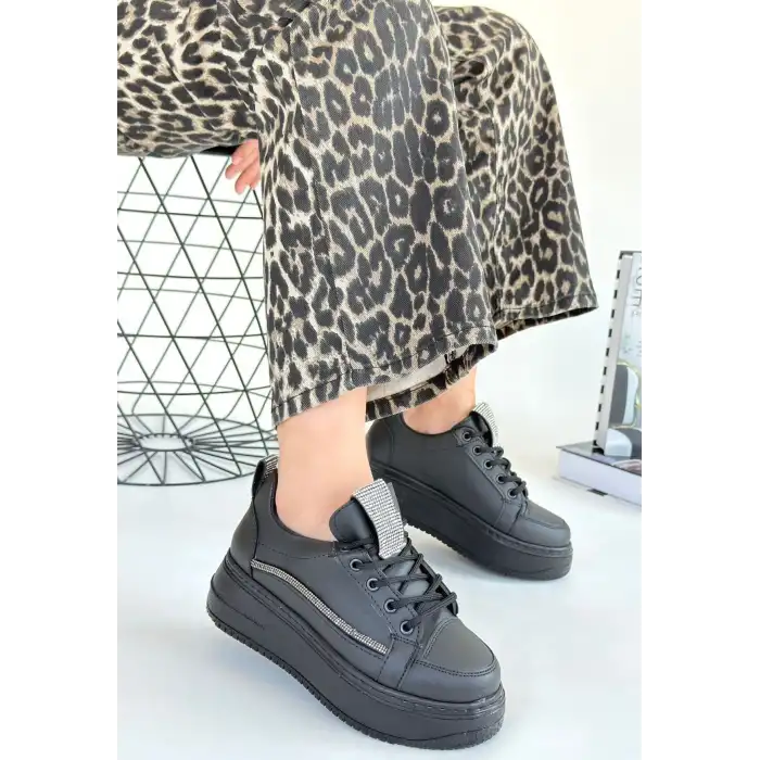 LEOPE SİYAH CİLT BAĞCIKLI SPOR AYAKKABI