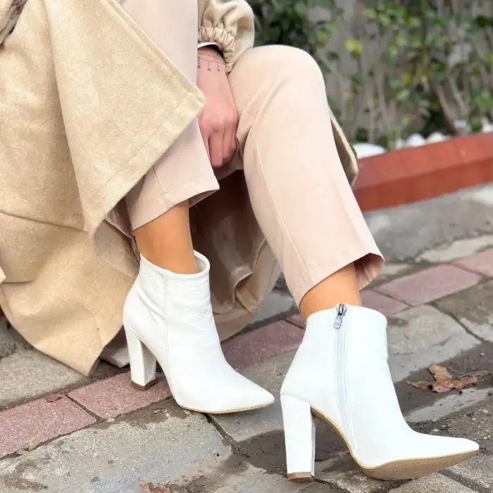 LOORA BEYAZ RUGAN DESENLİ TOPUKLU BOT