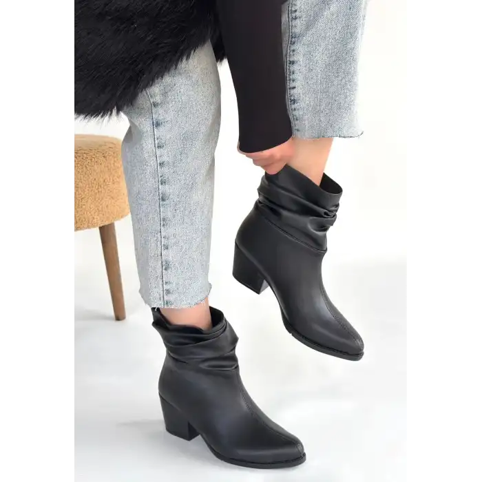 LUKANA SİYAH CİLT TOPUKLU KÖRÜKLÜ BOT