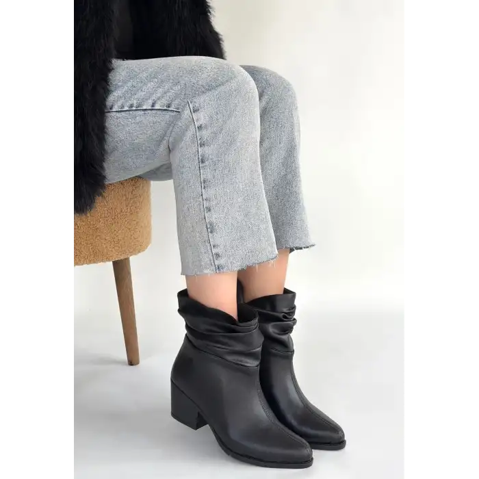 LUKANA SİYAH CİLT TOPUKLU KÖRÜKLÜ BOT