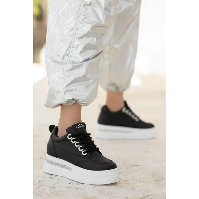 LULU SİYAH CİLT BEYAZ TABANLI BAĞCIKLI SPOR AYAKKABI