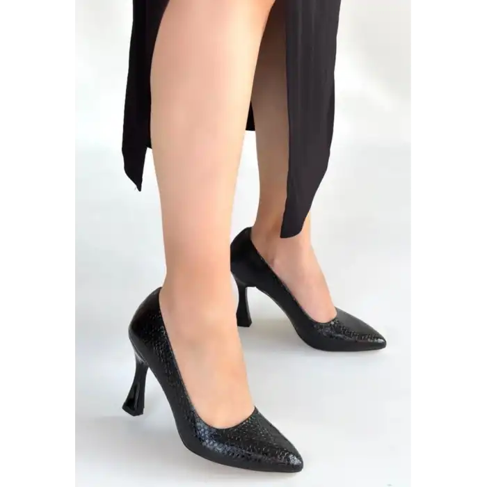 MERİO SİYAH BASKILI RUGAN TOPUKLU AYAKKABI