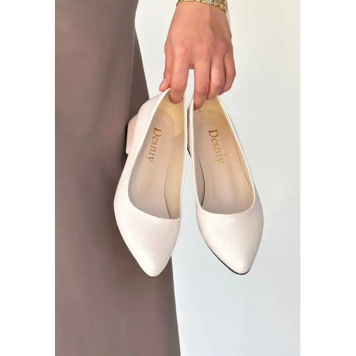 NİTYA BEJ BASKILI RUGAN TOPUKLU AYAKKABI