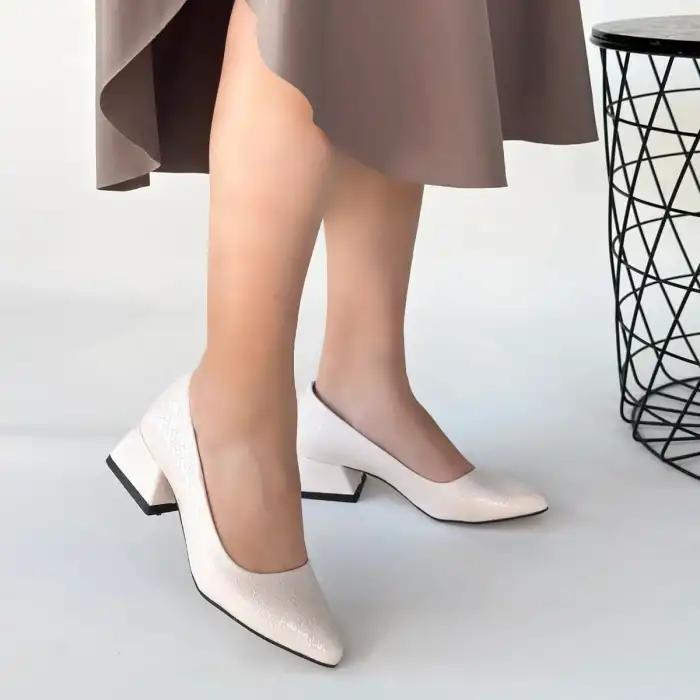 NİTYA BEJ BASKILI RUGAN TOPUKLU AYAKKABI