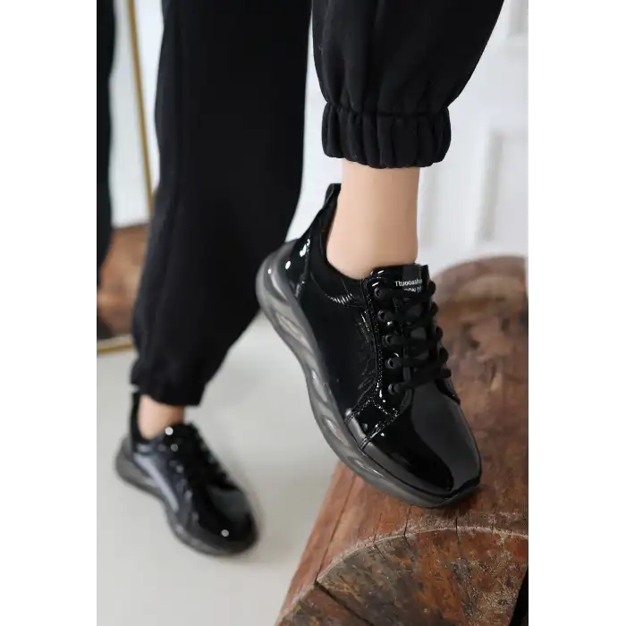 PİONA SİYAH RUGAN GRİ TABANLI SPOR AYAKKABI