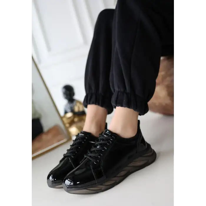 PİONA SİYAH RUGAN GRİ TABANLI SPOR AYAKKABI