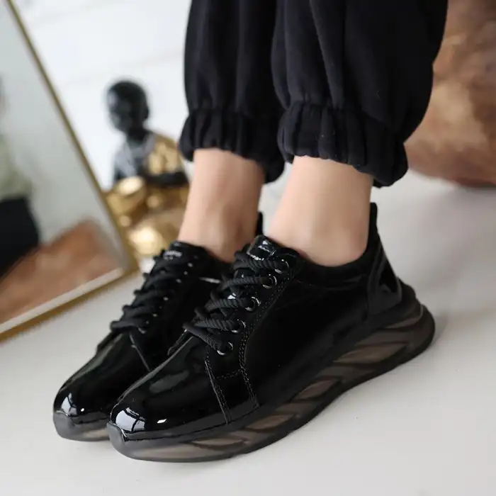 PİONA SİYAH RUGAN GRİ TABANLI SPOR AYAKKABI