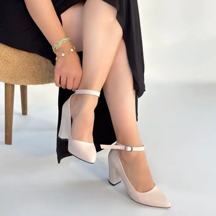 RİTY BEJ CİLT TOPUKLU AYAKKABI