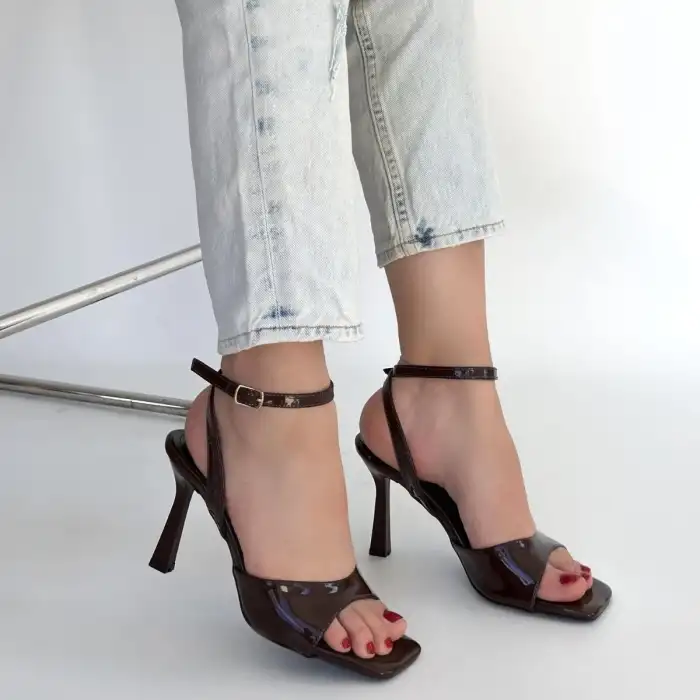 SOHA KAHVERENGİ RUGAN TOPUKLU BİLEKTEN KEMERLİ AYAKKABI