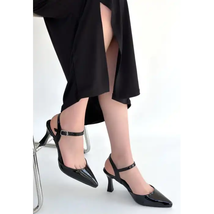 SUDEN SİYAH RUGAN TOPUKLU AYAKKABI