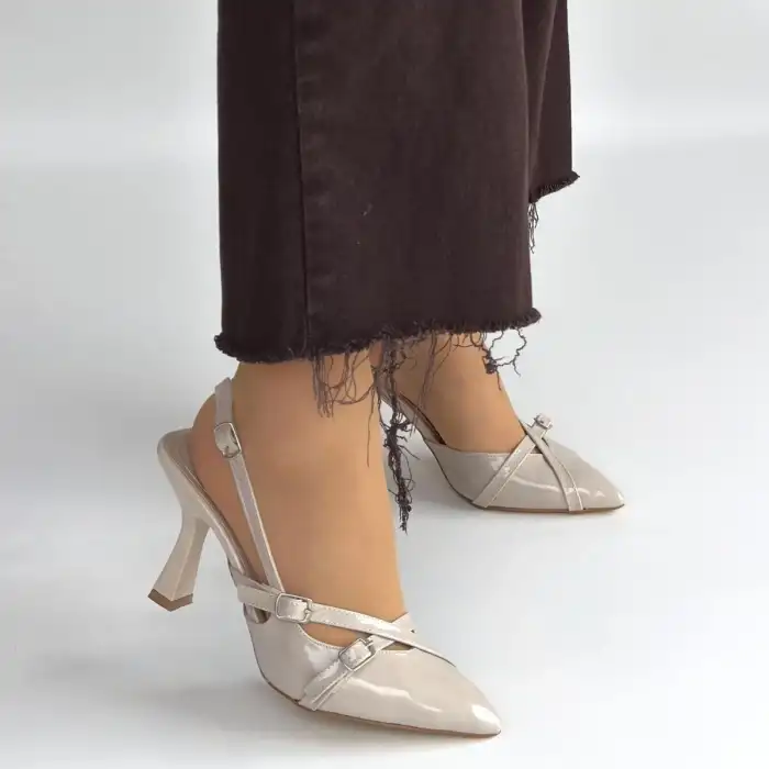 TETTİ BEJ RUGAN TOPUKLU AYAKKABI