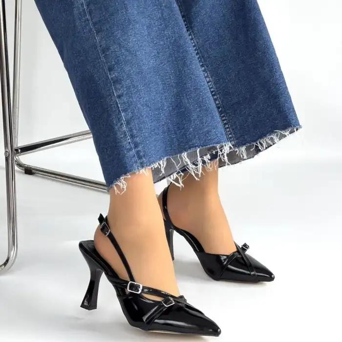 TETTİ SİYAH RUGAN TOPUKLU AYAKKABI