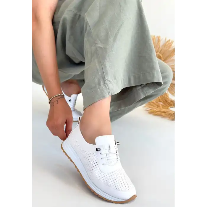 TONE BEYAZ CİLT BAĞCIKLI SPOR AYAKKABI