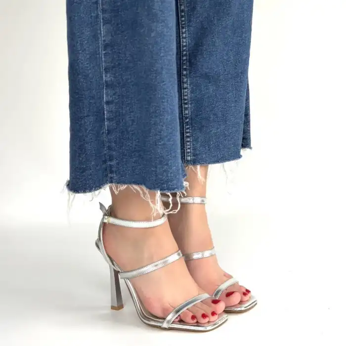 UMİRA GÜMÜŞ RUGAN TOPUKLU BİLEKTEN KEMERLİ AYAKKABI