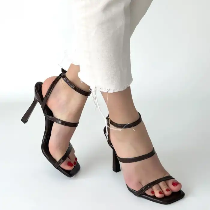 UMİRA KAHVERENGİ RUGAN TOPUKLU BİLEKTEN KEMERLİ AYAKKABI