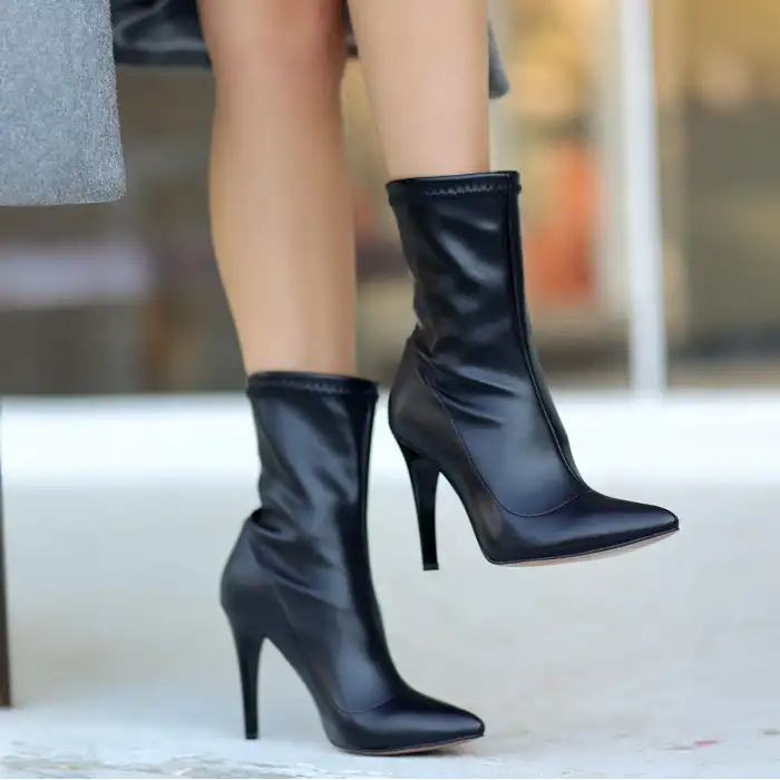 VERENA SİYAH CİLT TOPUKLU STREÇ BOT