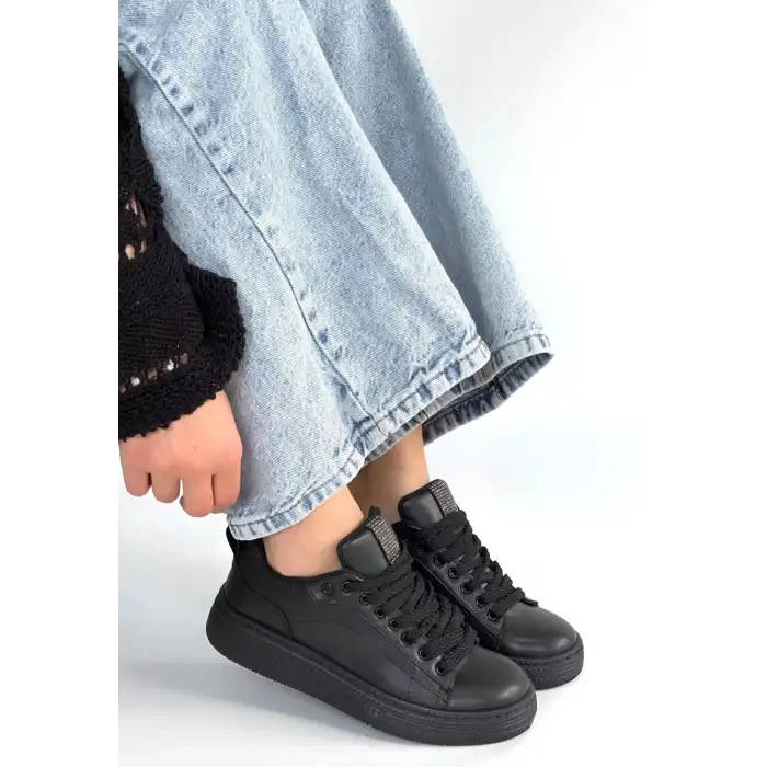 YİER SİYAH CİLT BAĞCIKLI SPOR AYAKKABI