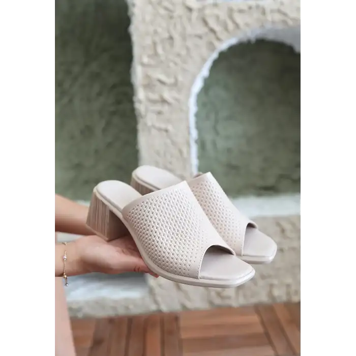 ZANNA BEJ CİLT TOPUKLU TERLİK
