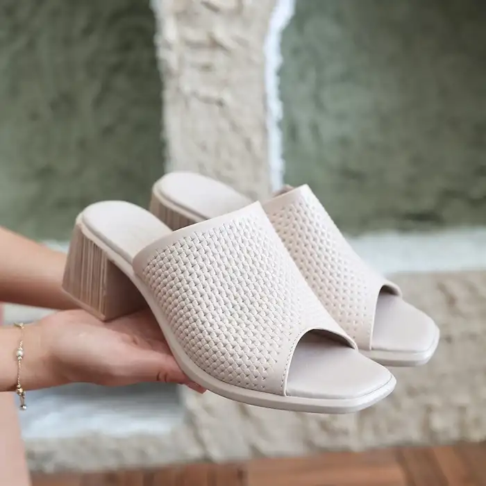 ZANNA BEJ CİLT TOPUKLU TERLİK