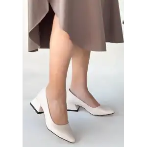 NİTYA BEJ BASKILI RUGAN TOPUKLU AYAKKABI