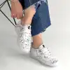 KİNTE BEYAZ DESENLİ DERİ BAĞCIKLI SPOR AYAKKABI