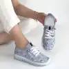 KİNTE LİLA DESENLİ DERİ BAĞCIKLI SPOR AYAKKABI