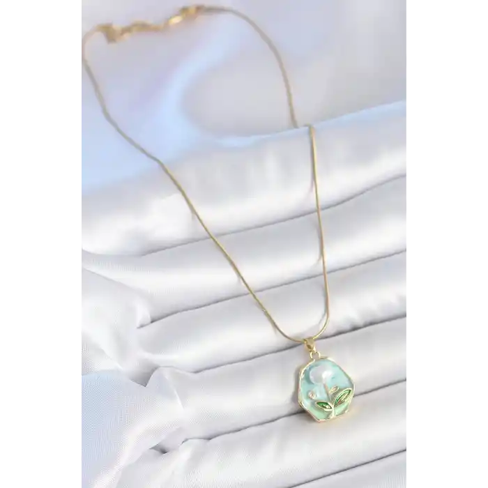 316L Çelik Gold Renk Zincir Mavi Çiçek İşlemeli İnci İşlemeli Portre Model Kadın Kolye