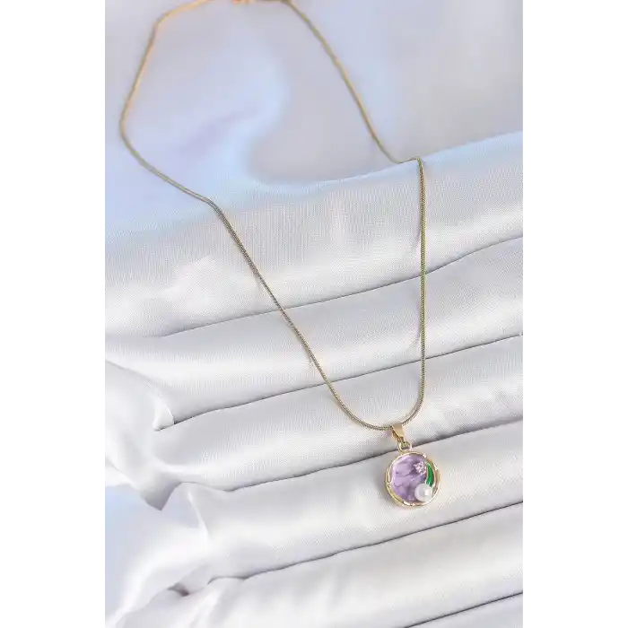 316L Çelik Gold Renk Zincir Mor Çiçek İşlemeli Zirkon Taş İnci Detaylı Minimal Portre Model Kadın Kolye