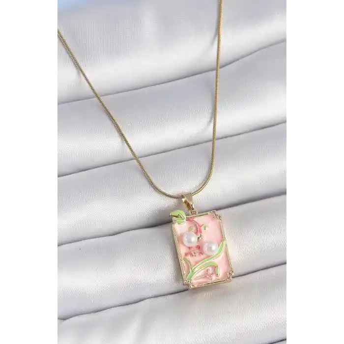 316L Çelik Gold Renk Zincir Pembe Mineli İncli Çiçek İşlemeli Portre Model Kadın Kolye