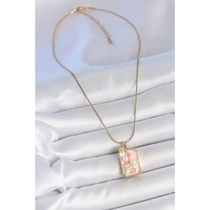 316L Çelik Gold Renk Zincir Pembe Mineli İncli Çiçek İşlemeli Portre Model Kadın Kolye