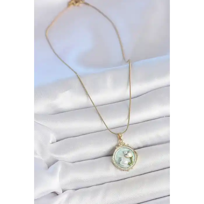 316L Çelik Gold Renk Zincir Turkuaz Mineli İncili Çiçek İşlemeli Portre Model Kadın Kolye