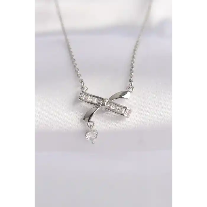 316L Çelik Zincir Gümüş Renk Zirkon Taşlı Kalp Detay Fiyonk Kolye