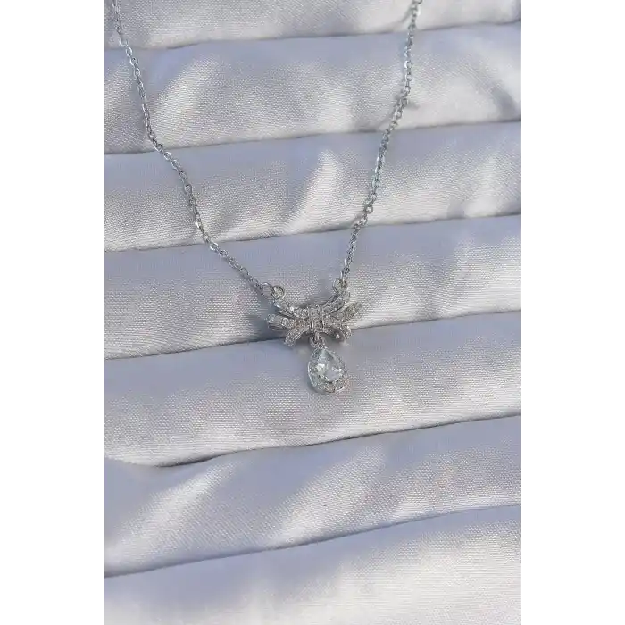 316L Çelik Zincirli Gümüş Renk Zirkon Taşlı Damla Detay Fiyonk Model Kolye