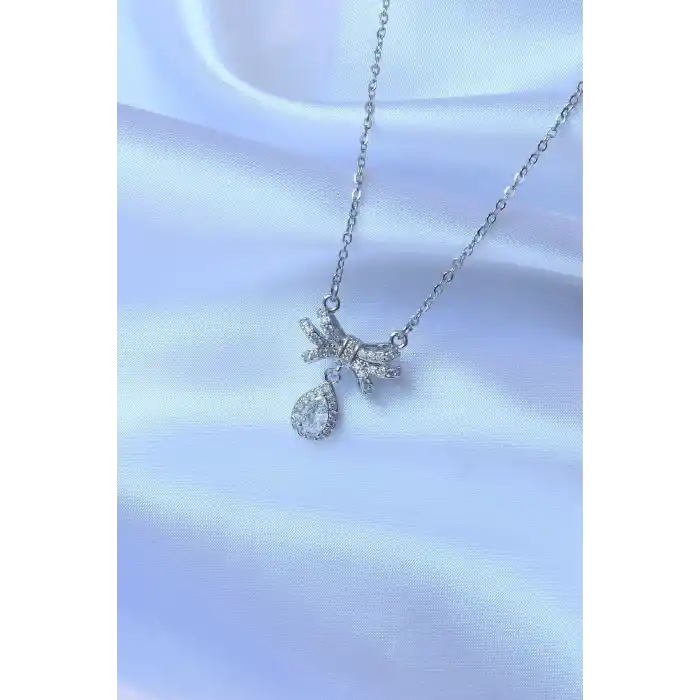 316L Çelik Zincirli Gümüş Renk Zirkon Taşlı Damla Detay Fiyonk Model Kolye