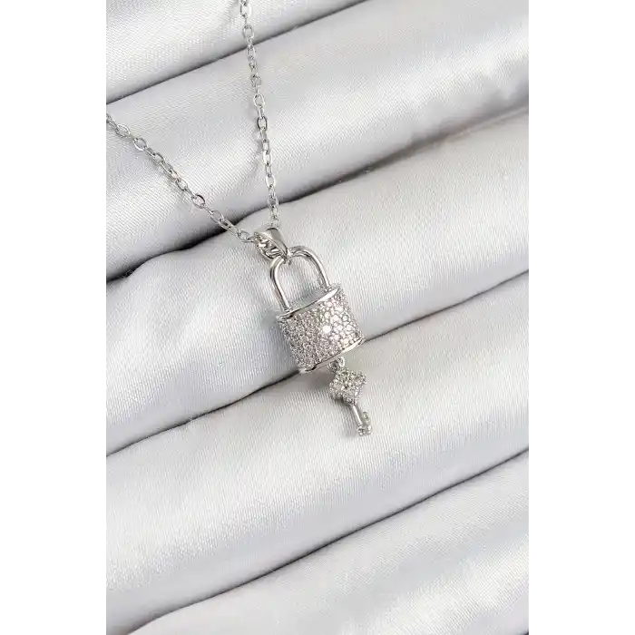 316L Çelik Zirkon Taşlı Kilit Ve Sallantılı Anahtar Model Gümüş Renk Kadın Kolye