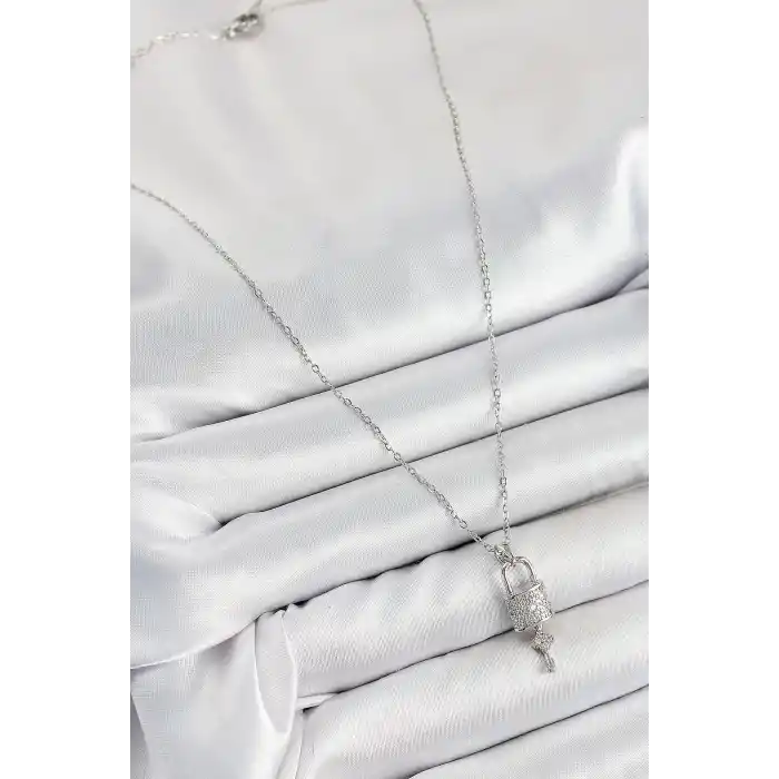 316L Çelik Zirkon Taşlı Kilit Ve Sallantılı Anahtar Model Gümüş Renk Kadın Kolye
