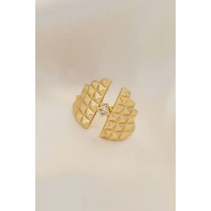 Ayarlamalı Gold Renk Metal Zirkon Taşlı Piramit Yüzük