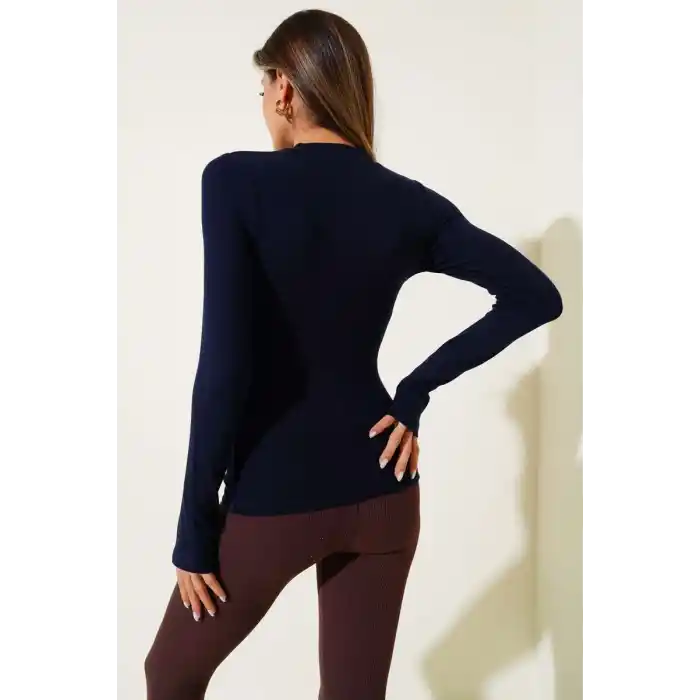 Basic Parmak Geçirme Detaylı Bluz Lacivert T4266